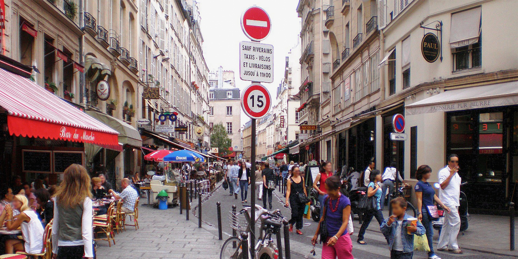 Limited car access steet in Paris